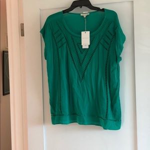 Short sleeve top from skies are blue